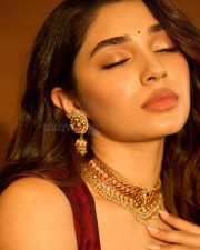 Manamey Heroine Krithi Shetty in a Green Traditional Kanchipuram Silk Saree with a Contrasting Maroon Sleeveless Blouse Pictures 02