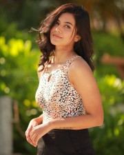 Meppadiyan Actress Anju Kurian Photoshoot Pictures 17