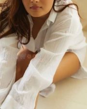 Mesmerizing Shalini Pandey in a White Oversized Shirt Pictures 04