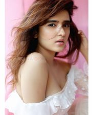 New Zealand Singer Shirley Setia Sexy Pictures 16