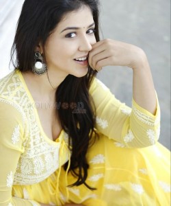 Priyanka Jawalkar Showing Off her Cleavage in a Yellow Salwar Photo 01