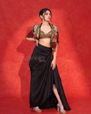 Ravishing Krithi Shetty at JFW Movie Awards 2025 in a Golden Bralette with a Matching Jacket and a Black Thigh Slit Skirt Pictures 02
