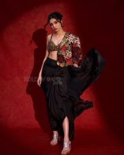 Ravishing Krithi Shetty at JFW Movie Awards 2025 in a Golden Bralette with a Matching Jacket and a Black Thigh Slit Skirt Pictures 04