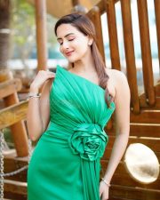 Sab Ki Baaratein Actress Zaara Yesmin in a Green One Shoulder Gown with a Thigh High Side Slit Pictures 03