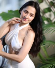 Sanjeeda Shaikh Bold White Dress Pictures 01