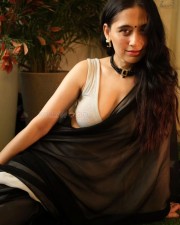 Seductive Sanjeeda Sheikh in a Black and White Saree with an Off White Bralette Photos 01