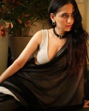 Seductive Sanjeeda Sheikh in a Black and White Saree with an Off White Bralette Photos 04 Seductive Sanjeeda Sheikh in a Black and White Saree with an Off White Bralette Photos 04