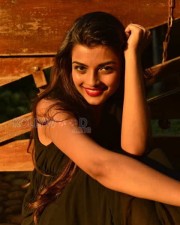 Sexy And Beautiful Ashna Zaveri Photoshoot Pictures