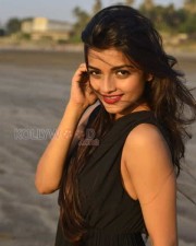 Sexy And Beautiful Ashna Zaveri Photoshoot Pictures