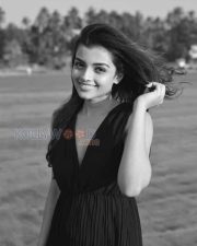 Sexy And Beautiful Ashna Zaveri Photoshoot Pictures