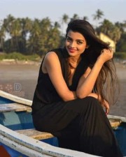 Sexy And Beautiful Ashna Zaveri Photoshoot Pictures