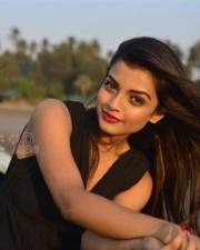Sexy And Beautiful Ashna Zaveri Photoshoot Pictures