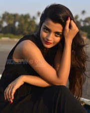 Sexy And Beautiful Ashna Zaveri Photoshoot Pictures