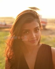 Sexy And Beautiful Ashna Zaveri Photoshoot Pictures