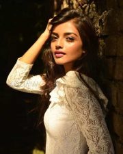 Sexy And Beautiful Ashna Zaveri Photoshoot Pictures