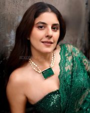 Sexy Isha Talwar in a Green Lace Saree with an One Shoulder Blouse Pictures 02 Sexy Isha Talwar in a Green Lace Saree with an One Shoulder Blouse Pictures 02