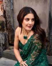 Sexy Isha Talwar in a Green Lace Saree with an One Shoulder Blouse Pictures 04 Sexy Isha Talwar in a Green Lace Saree with an One Shoulder Blouse Pictures 04