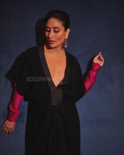 Sexy Kareena Kapoor in a Black Deep Neck Gown With Hot Pink Sleeves Photos 03