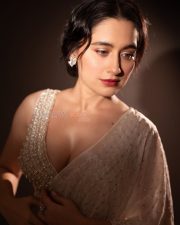 Sexy Sanjeeda Shaikh in an Ivory Georgette Tiered Pre Stitched Saree Photos 02