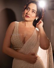 Sexy Sanjeeda Shaikh in an Ivory Georgette Tiered Pre Stitched Saree Photos 03
