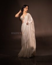 Sexy Sanjeeda Shaikh in an Ivory Georgette Tiered Pre Stitched Saree Photos 04