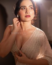 Sexy Sanjeeda Shaikh in an Ivory Georgette Tiered Pre Stitched Saree Photos 05