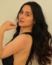 Sexy Sanjeeda Sheikh in a Black Halter Neck Open Back Dress Photos 03