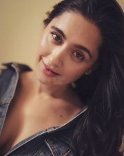 Sizzling Sanjeeda Sheikh in Blue Unbuttoned Denim Jacket with Matching Jeans Photos 01 Sizzling Sanjeeda Sheikh in Blue Unbuttoned Denim Jacket with Matching Jeans Photos 01