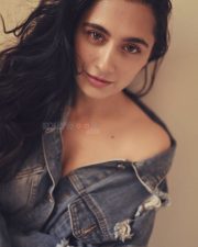 Sizzling Sanjeeda Sheikh in Blue Unbuttoned Denim Jacket with Matching Jeans Photos 02 Sizzling Sanjeeda Sheikh in Blue Unbuttoned Denim Jacket with Matching Jeans Photos 02