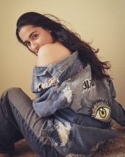 Sizzling Sanjeeda Sheikh in Blue Unbuttoned Denim Jacket with Matching Jeans Photos 03 Sizzling Sanjeeda Sheikh in Blue Unbuttoned Denim Jacket with Matching Jeans Photos 03