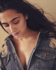 Sizzling Sanjeeda Sheikh in Blue Unbuttoned Denim Jacket with Matching Jeans Photos 05 Sizzling Sanjeeda Sheikh in Blue Unbuttoned Denim Jacket with Matching Jeans Photos 05