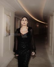 Stunning Kareena Kapoor in a Black Gown Photos 03