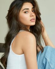 Stunning Krithi Shetty in a White Tank Top and Blue Jeans Photos 01
