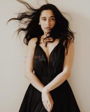 Sultry Hot Sanjeeda Sheikh in a Black Halter Neck Open Back Dress Pictures 03