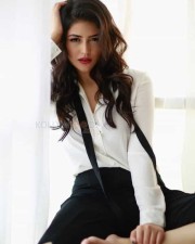 Taxiwala Actress Priyanka Jawalkar Spicy Pictures