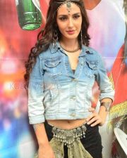 Thikka Movie Heroine Farah Karimi Pictures