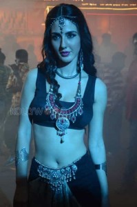 Thikka Movie Heroine Farah Karimi Pictures