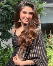 Vaa Vaathiyaar Heroine Krithi Shetty in a Black and Gold Sleeveless Kurta with Matching Black Pants and Dupatta Pictures 01