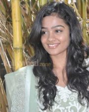 Actress Gayathri Naduvula Konjam Pakkatha Kaanom Photos