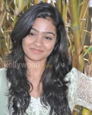 Actress Gayathri Naduvula Konjam Pakkatha Kaanom Photos