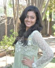 Actress Gayathri Naduvula Konjam Pakkatha Kaanom Photos