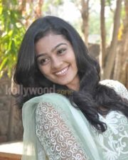 Actress Gayathri Naduvula Konjam Pakkatha Kaanom Photos