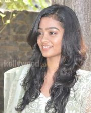 Actress Gayathri Naduvula Konjam Pakkatha Kaanom Photos