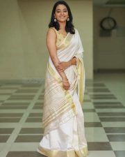 Actress Gayathrie Latest Photoshoot Stills