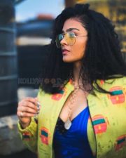 Actress Gayathrie Photoshoot Stills