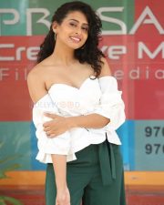 Actress Nithya Naresh Speech At Operation Gold Fish Movie Teaser Launch Photos