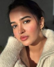 Actress Pujita Ponnada in a Off White Knit Sweater with a High Zip Up Collar Pictures 01