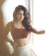 Alluring Actress Misha Narang in a Maroon Crop Top and White Pants Photos 04
