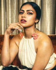 Dark Chocolate Amala Paul Pic 01