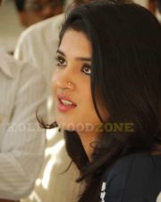 Deeksha Seth Pics